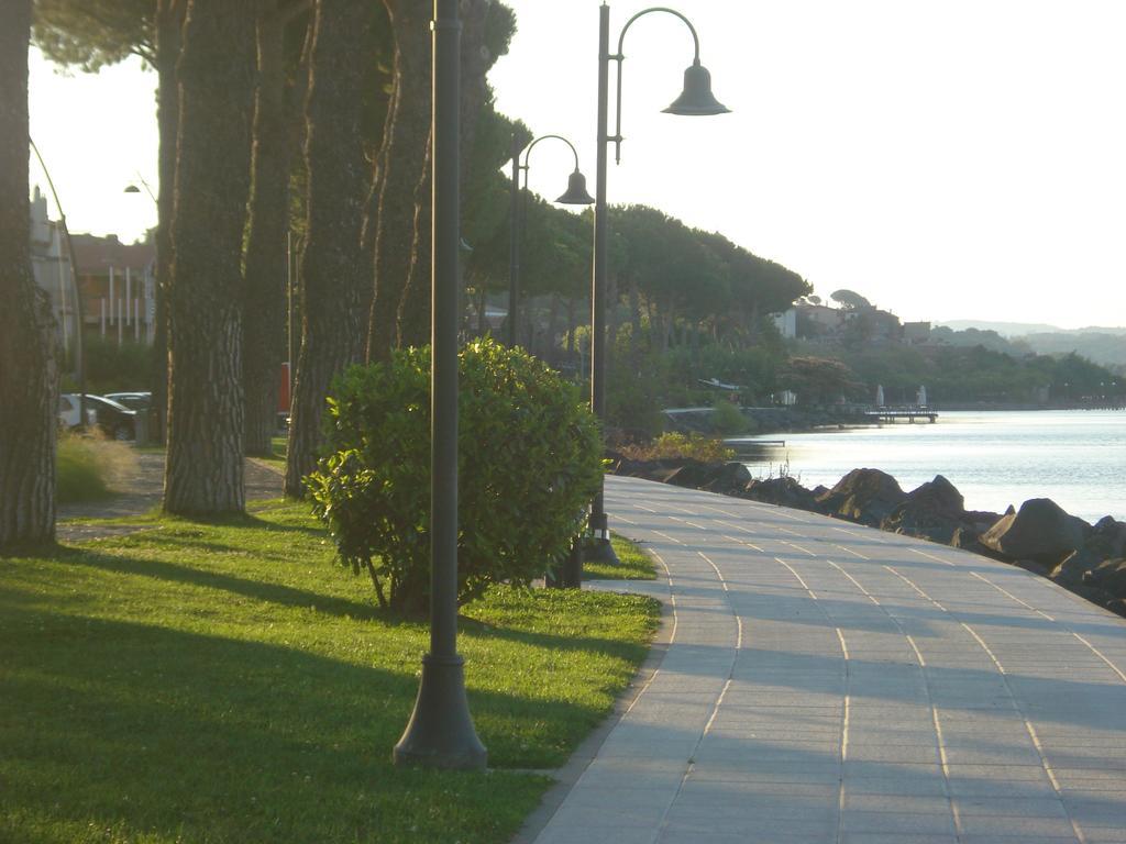 Relax In Piazzetta Casa E Appartamento Per Vacanze Trevignano Romano Exterior photo